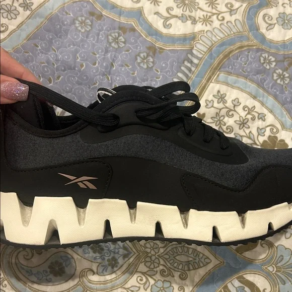 Reebok Womens Black and off White Athletic Shoes - Picture 9 of 11